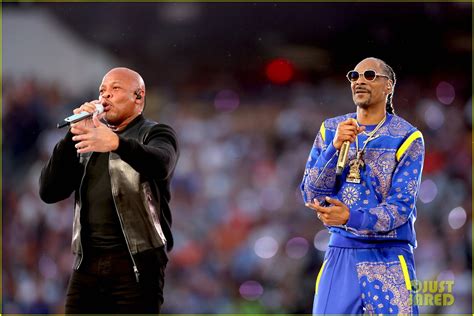 snoop dogg versace super bowl|Snoop Dogg and Dr. Dre Kick off the Super Bowl Halftime Show.